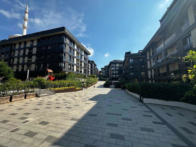 CEMAL UMAR'DA ÜSKÜDAR ÇENGELKÖY ERGUVAN EVLERİ SATILIK 2+1 DAİRE