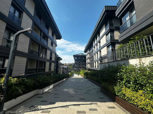 CEMAL UMAR'DA ÜSKÜDAR ÇENGELKÖY ERGUVAN EVLERİ SATILIK 2+1 DAİRE