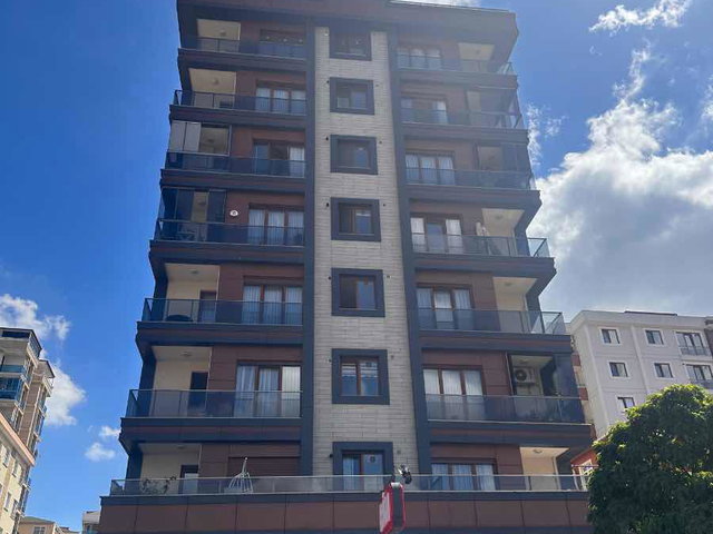 CEMAL UMAR'DA MALTEPE ZÜMRÜTEVLER ARAKAT SATILIK 3+1 DAİRE