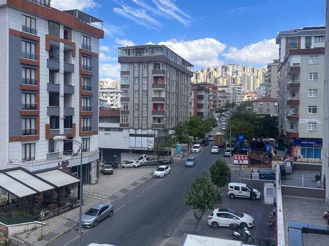 CEMAL UMAR'DA MALTEPE ZÜMRÜTEVLER ARAKAT SATILIK 3+1 DAİRE