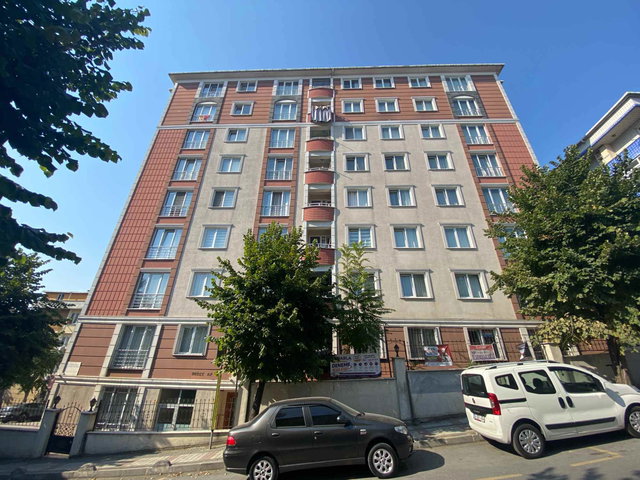 GÜNEŞLIDE ASANSÖRLÜ OTOPARKLI BALKONLU 1.KATTA , 2+1 DAIRE