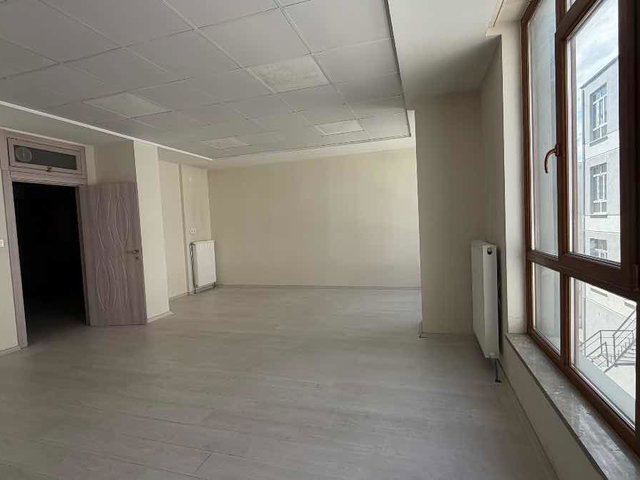 REMAX DEM'DEN DÖRTYOL KAVŞAĞINDA PRESTİJLİ KİRALIK OFİS