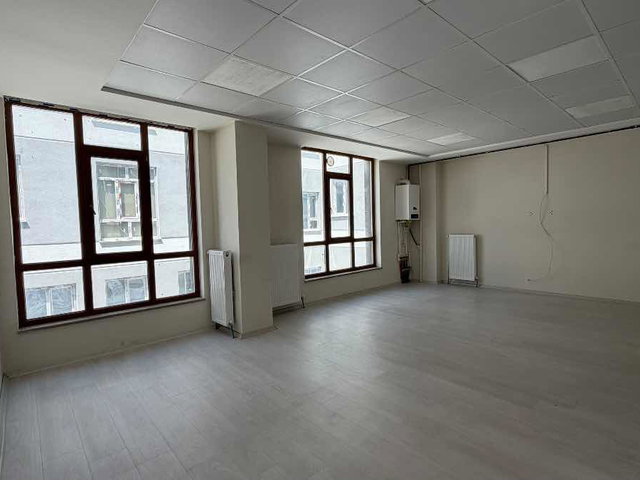 REMAX DEM'DEN DÖRTYOL KAVŞAĞINDA PRESTİJLİ KİRALIK OFİS