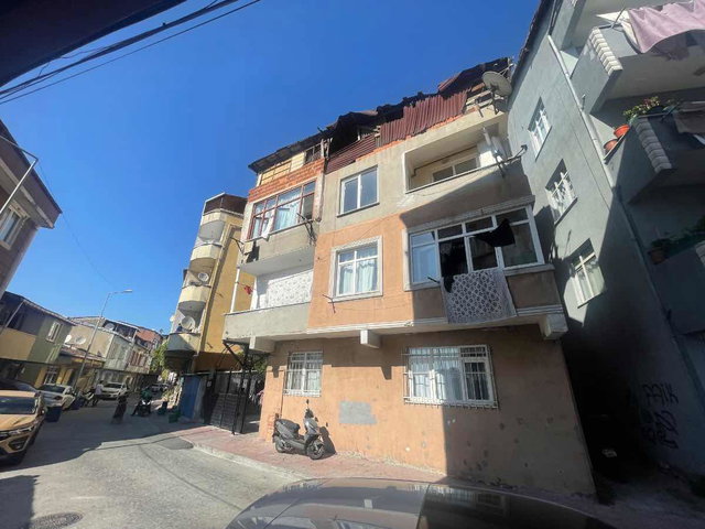 BEYOĞLUNDA HALIÇ MANZARALI ARA KAT 2+1 HISSE TAPULU DAIRE