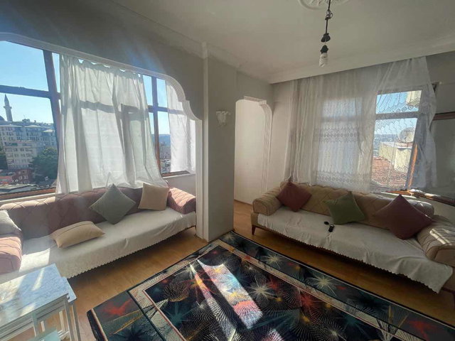 BEYOĞLUNDA HALIÇ MANZARALI ARA KAT 2+1 HISSE TAPULU DAIRE