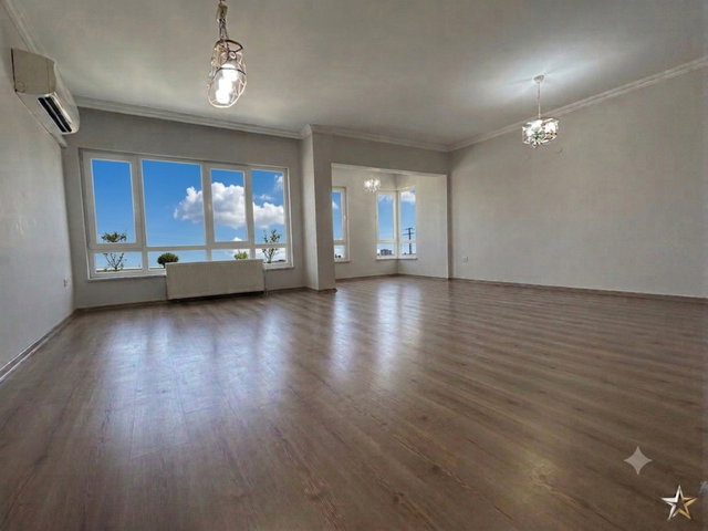 BOSTANLI  DENİZE 150 METRE  ,GENİŞ -YENİLENMİŞ 3+1  KİRALIK  DAİRE