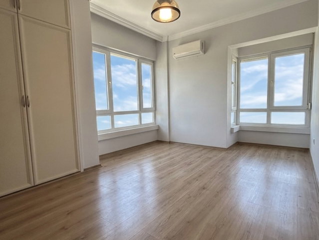 BOSTANLI  DENİZE 150 METRE  ,GENİŞ -YENİLENMİŞ 3+1  KİRALIK  DAİRE