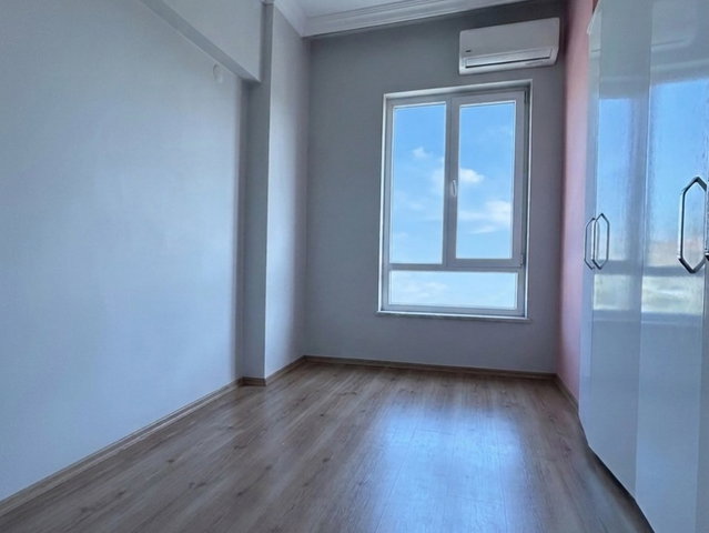 BOSTANLI  DENİZE 150 METRE  ,GENİŞ -YENİLENMİŞ 3+1  KİRALIK  DAİRE