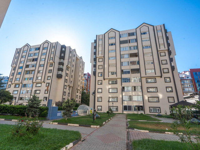 REMAX GELİŞİMDEN PRESTİJ EVLERİNDE 3+1 İÇİ FULL YAPILI DAİRE