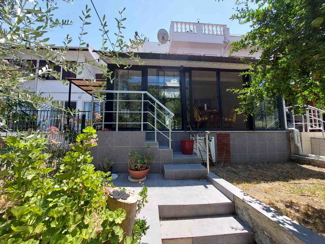 AYVALIK SAHILKENT VILLALAR BÖLGESINDE KALORİFER ALTYAPILI SATILIK DUBLEKS 2+1 VILLA