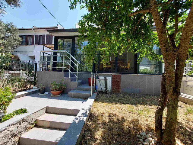 AYVALIK SAHILKENT VILLALAR BÖLGESINDE KALORİFER ALTYAPILI SATILIK DUBLEKS 2+1 VILLA