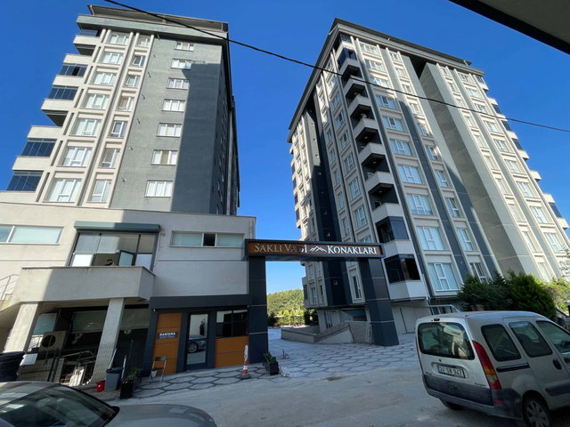ÇEKMEKÖY SAKLI VADİ KONAKLARI’NDA 2020 YAPIMI, DOĞU-GÜNEY CEPHELİ 1+1 | BALKONLU | KREDİYE UYGUN