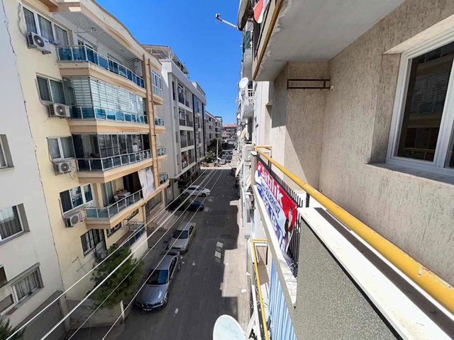 KARŞIYAKA' DA SATILIK BOŞ DAIRE