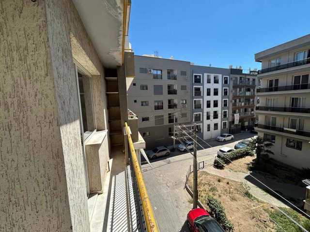 KARŞIYAKA' DA SATILIK BOŞ DAIRE