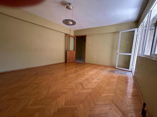 KARŞIYAKA' DA SATILIK BOŞ DAIRE
