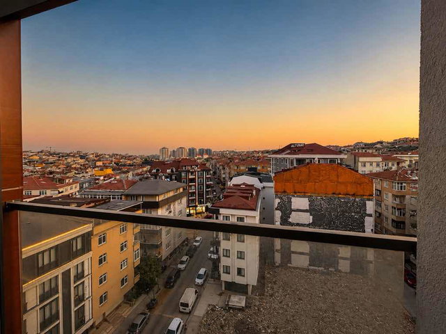GÜNGÖREN MERKEZ 

 REAL CITY SİTESİ 

GENİŞ 3+1 | ARA KAT 

ŞEHİR MANZARALI
