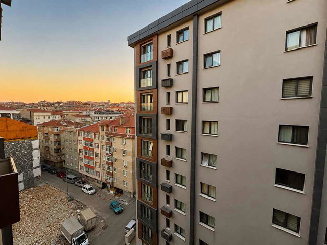 GÜNGÖREN MERKEZ 

 REAL CITY SİTESİ 

GENİŞ 3+1 | ARA KAT 

ŞEHİR MANZARALI