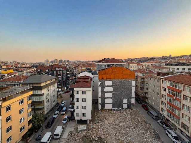GÜNGÖREN MERKEZ 

 REAL CITY SİTESİ 

GENİŞ 3+1 | ARA KAT 

ŞEHİR MANZARALI