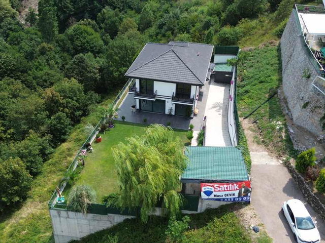 BAŞİSKELE DAMLAR 630 M2 ARSA İÇERİSİNDE SATILIK VİLLA
