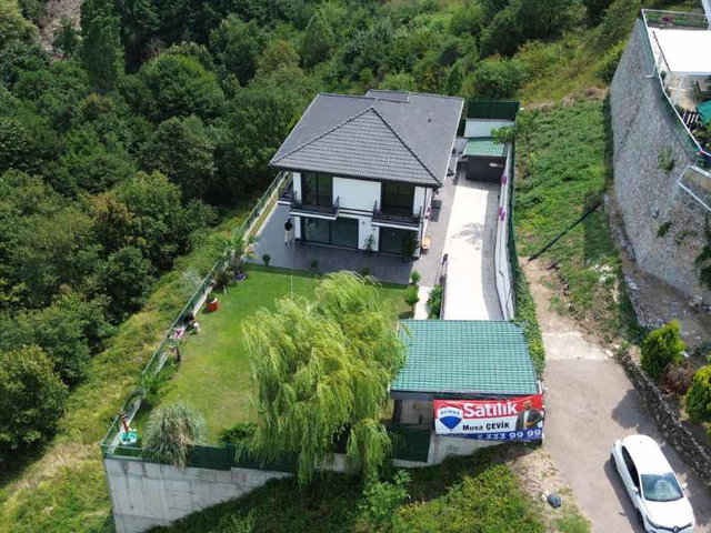 BAŞİSKELE DAMLAR 630 M2 ARSA İÇERİSİNDE SATILIK VİLLA