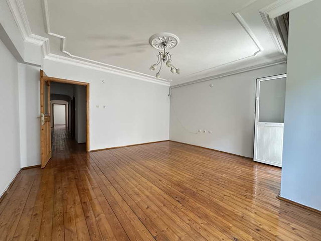 ÇIKSALIN MEYDANDA ARA KAT TEMİZ KİRALIK BALKONLU 2+1 DAİRE