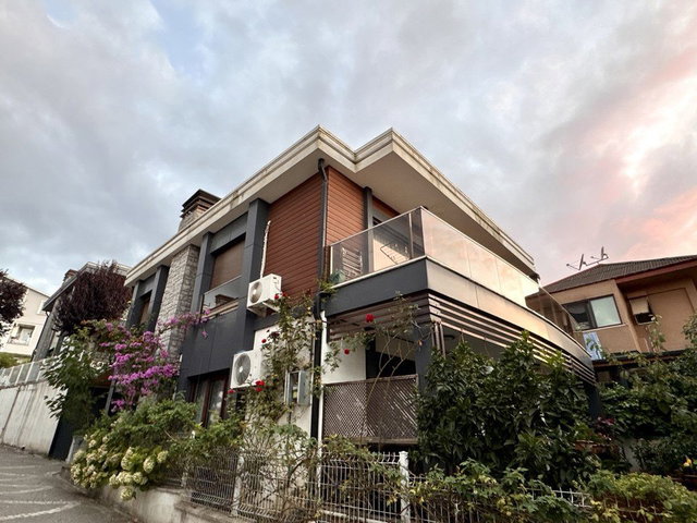 ÖRCÜN VILLALARI'NDA ÖZEL TASARIM SATILIK VILLA