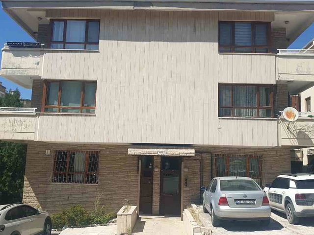 GOP BÜYÜKESAT SEYYAH SOKAK'TA SATILIK 4+1 DAİRE