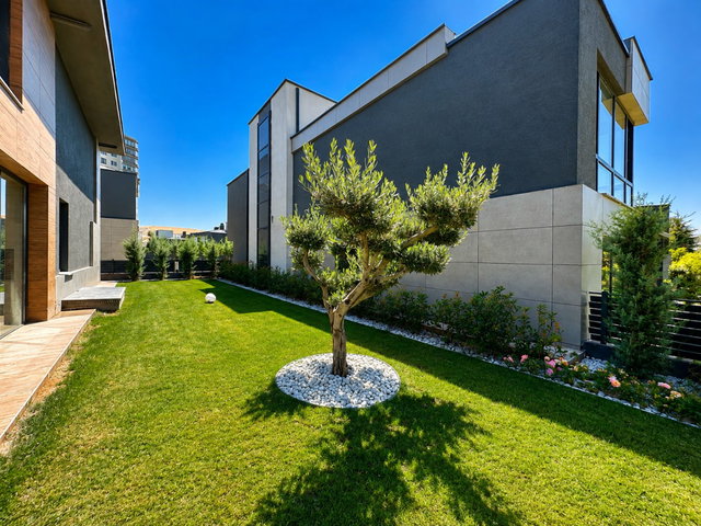 SİTE İÇERİSİNDE SIFIR HAVUZLU 6 ODALI VİLLA | 600 M² ARSA | KAPALI GARAJ