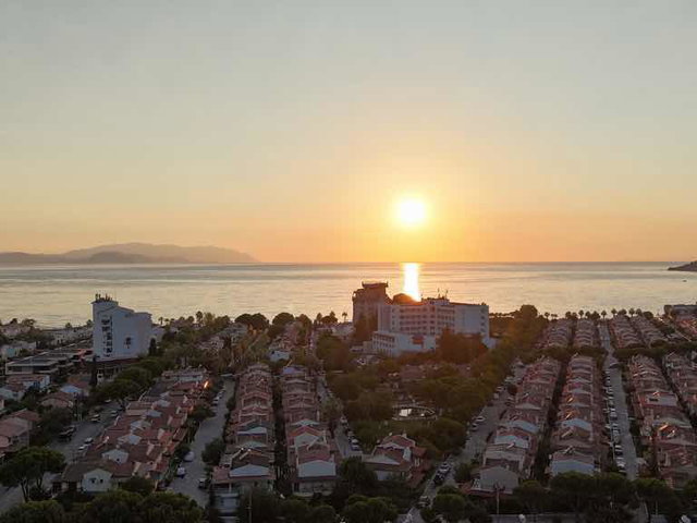 KUŞADASI AVM YANI BATI YAKASI SİTESİ'NDE SATILIK 4+1 LÜX VİLLA