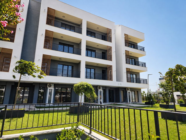 BÜYÜKÇEKMECE CELALİYE LÜKS SİTEDE SATILIK SIFIR 2+1 DAİRE