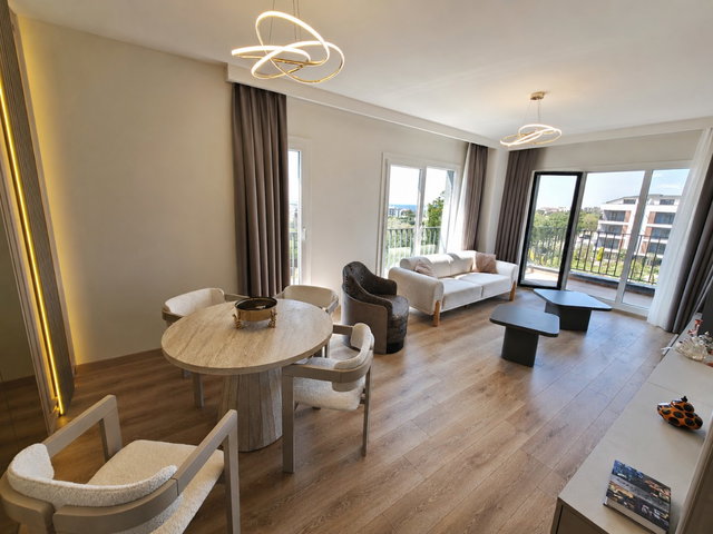 BÜYÜKÇEKMECE CELALİYE LÜKS SİTEDE SATILIK SIFIR 2+1 DAİRE