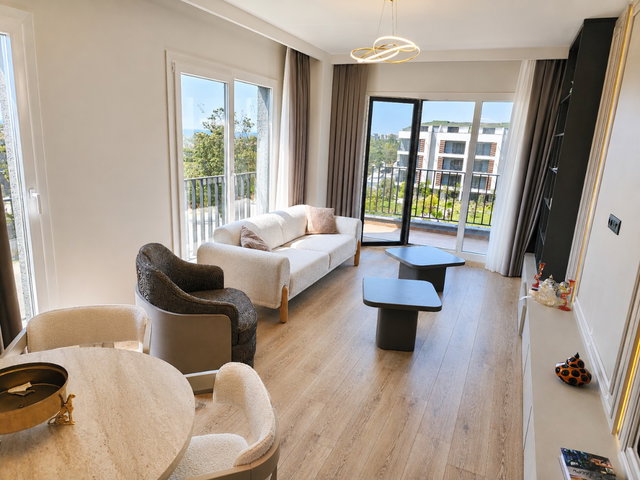 BÜYÜKÇEKMECE CELALİYE LÜKS SİTEDE SATILIK SIFIR 2+1 DAİRE