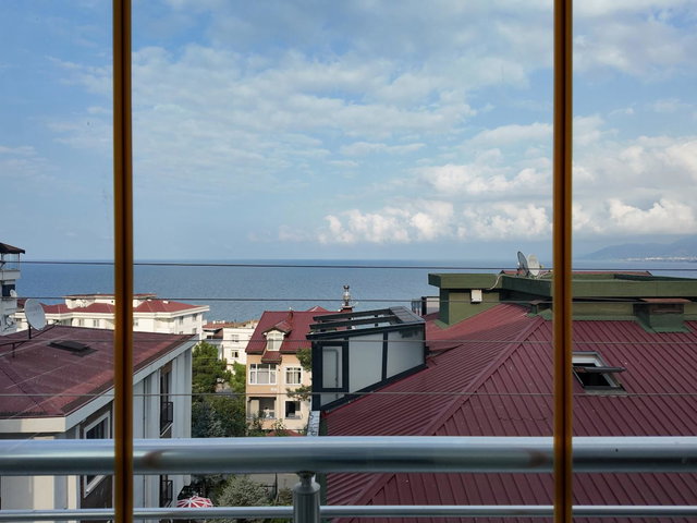 GÜZELYALI'DA EŞSİZ DENİZ MANZARALI, EŞYALI 3+1 FIRSAT DAİRE