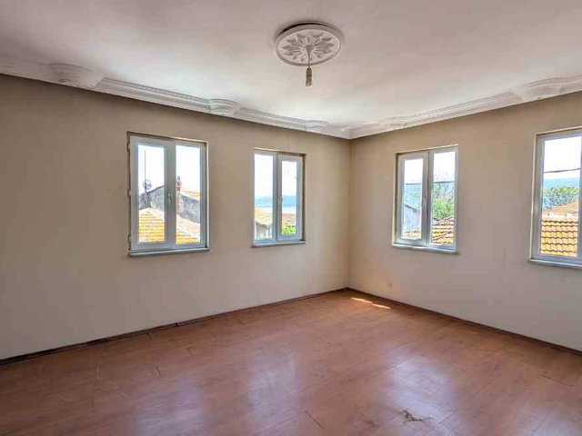 REMAX BEYAZ GÖLYAZI KÖYÜNDE KİRALIK 2+1 DAİRE