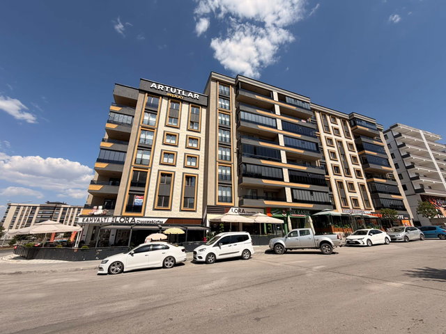 REMAX ARTIS'TEN YILDIZKENT'DE KIRALIK BULVAR CEPHE LÜKS 4+1DAIRE