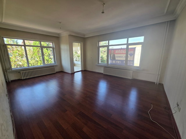 NERMIN MEHMET ÇEKIÇ A.LISESI YAKINI  MERKEZ 84 SITESI 125 M2 3+1 BOŞ