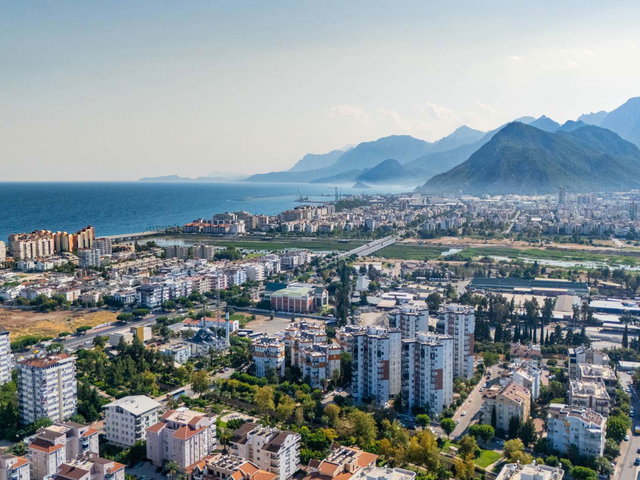 KONYAALTI GÜRSU DENİZKENT SİTESİ’NDE GÜNEY-DOĞU CEPHELİ 1+1 BAHÇE KATI DAİRE