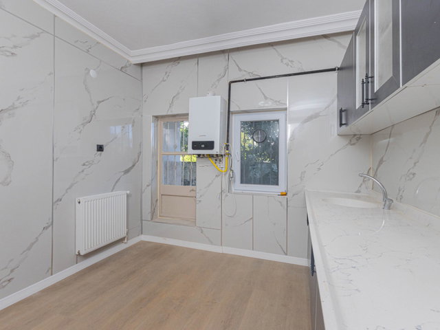 KONYAALTI GÜRSU DENİZKENT SİTESİ’NDE GÜNEY-DOĞU CEPHELİ 1+1 BAHÇE KATI DAİRE