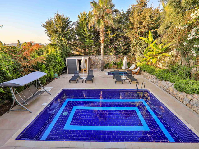 REMAX'TAN - FETHİYE ÖLÜDENİZ OVACIK'TA, 5+2 MÜSTAKİL, TAM KORUNAKLI, EŞYALI SATILIK VİLLA