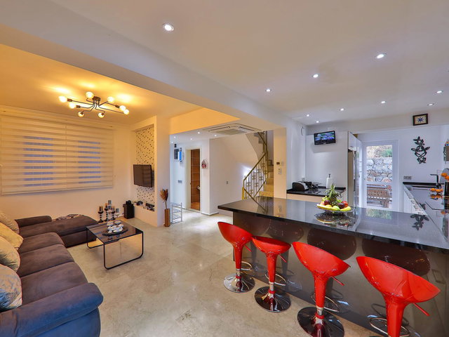 REMAX'TAN - FETHİYE ÖLÜDENİZ OVACIK'TA, 5+2 MÜSTAKİL, TAM KORUNAKLI, EŞYALI SATILIK VİLLA