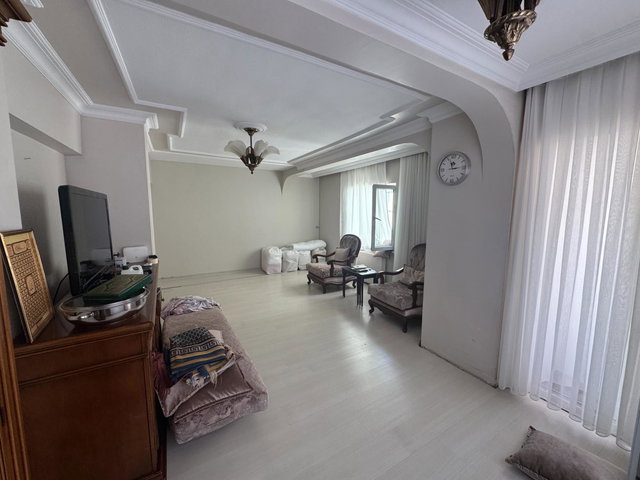 KAYIŞDAĞI MAHALLESİ NDE METROYA VE ANA CADDEYE ÇOK YAKIN 3+1 DAİRE
