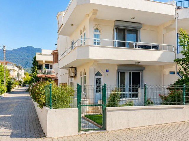 GÜZELÇAMLI SAHILE YÜRÜME MESAFESINDE DENİZE 1 PARSEL 3 CEPHELI 2+1 SATILIK BAHÇE KATI