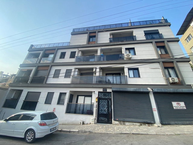 192 BAYRAKLI GÜMÜŞPALA'DA ARA KAT, BALKONLU 2+1 DAİRE