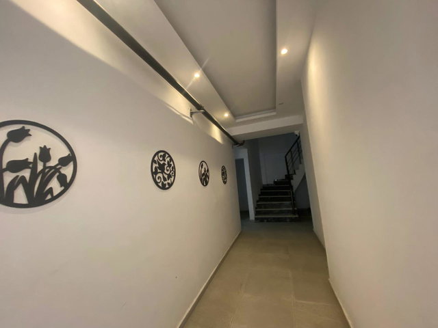 192 BAYRAKLI GÜMÜŞPALA'DA ARA KAT, BALKONLU 2+1 DAİRE