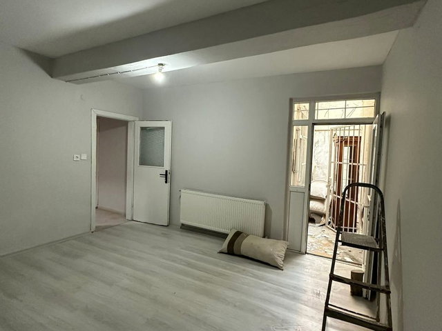 KARADENİZ MAHALLESİ’NDE KAT MÜLKİYETLİ 2+1 BODRUM KAT DAİRE