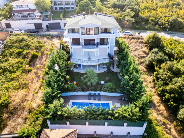DRAGOS'TA DENIZ VE ORMAN MANZARALI 4+2 SATILIK MÜSTAKIL VILLA