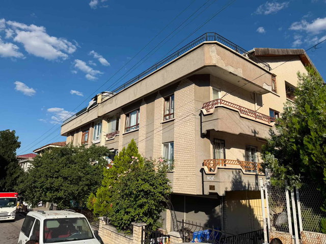 SEYRAN CADDE ÜZERİ MERKEZİ KONUMDA ARA KAT 4+1 TRİPLEKS DAİRE
