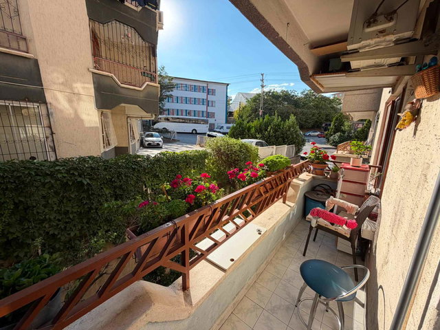SEYRAN CADDE ÜZERİ MERKEZİ KONUMDA ARA KAT 4+1 TRİPLEKS DAİRE