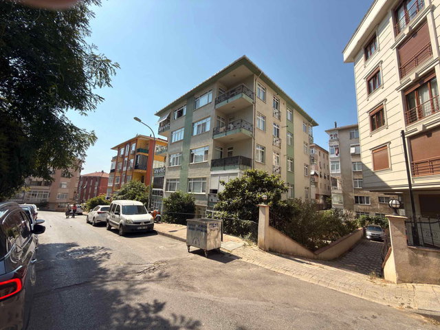 KADIKÖY ACIBADEM’DE CADDEYE 1 PARALEL • 3+1 • ÇİFT BALKON • KOMBİLİ • BOŞ