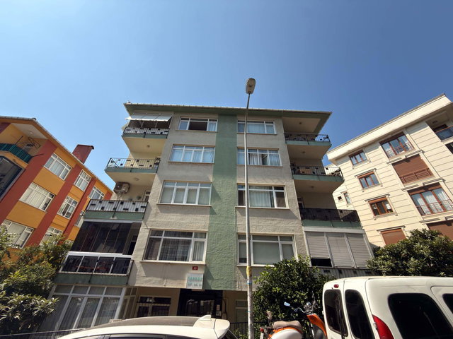 KADIKÖY ACIBADEM’DE CADDEYE 1 PARALEL • 3+1 • ÇİFT BALKON • KOMBİLİ • BOŞ
